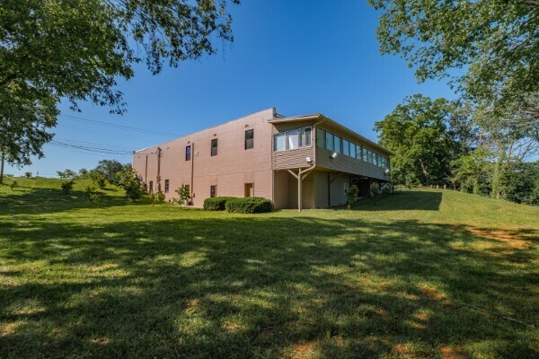 More Photos Of 410 Dinah Shore Blvd, Winchester Office Residential For Sale