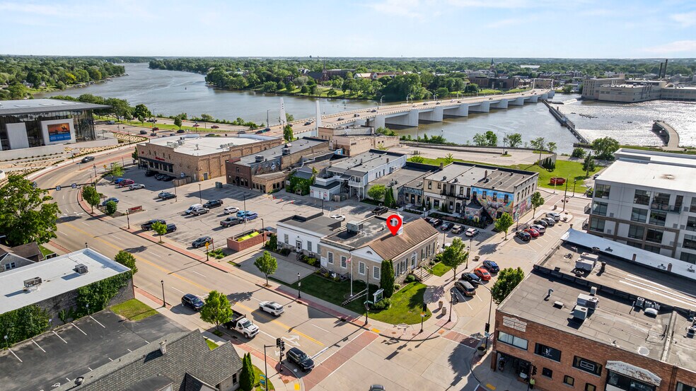 More Photos Of 416 George St, De Pere Office For Sale