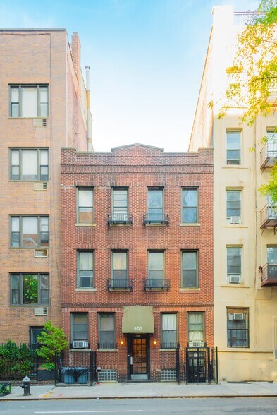 More Photos Of 451 W 43rd St, New York Multifamily For Sale