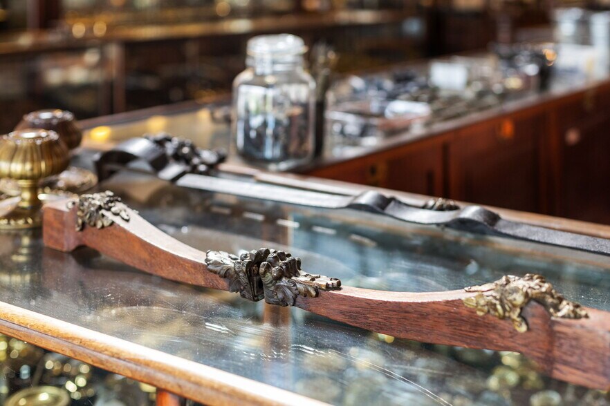 More Photos Of 1901 W Alabama St, Houston Freestanding For Sale