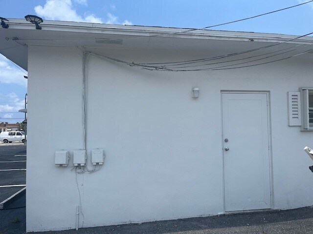 More Photos Of 1315 N Dixie Hwy, Lake Worth Office Residential For Sale