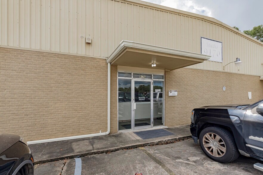 More Photos Of 9170 S Choctaw Dr, Baton Rouge Warehouse For Lease