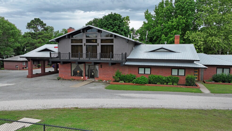More Photos Of 33700 S 51 Hwy, Wagoner Hotel For Sale