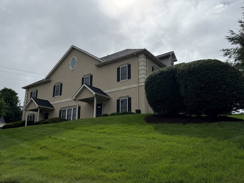 More Photos Of 730 E Second St, Blue Ridge Office For Sale