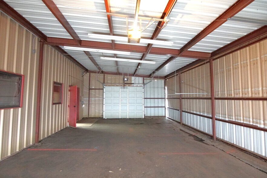 More Photos Of 136 NW 122nd St, Oklahoma City General Retail For Lease