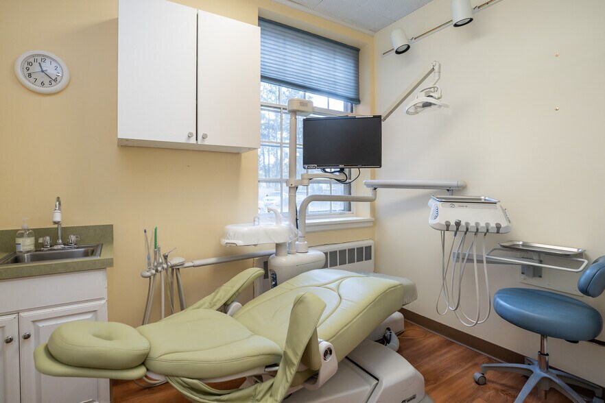 More Photos Of 264 Elm St, Northampton Office For Lease