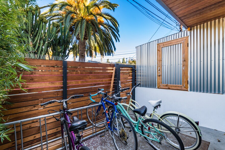 More Photos Of 2478 Penmar Ave, Venice Dormitory For Sale