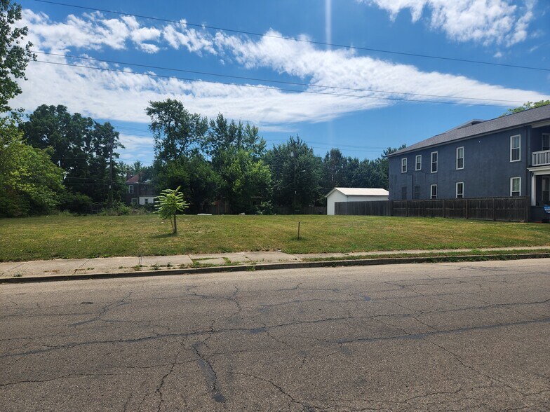 Primary Photo Of 1227-1255 Oak St, Columbus Land For Sale