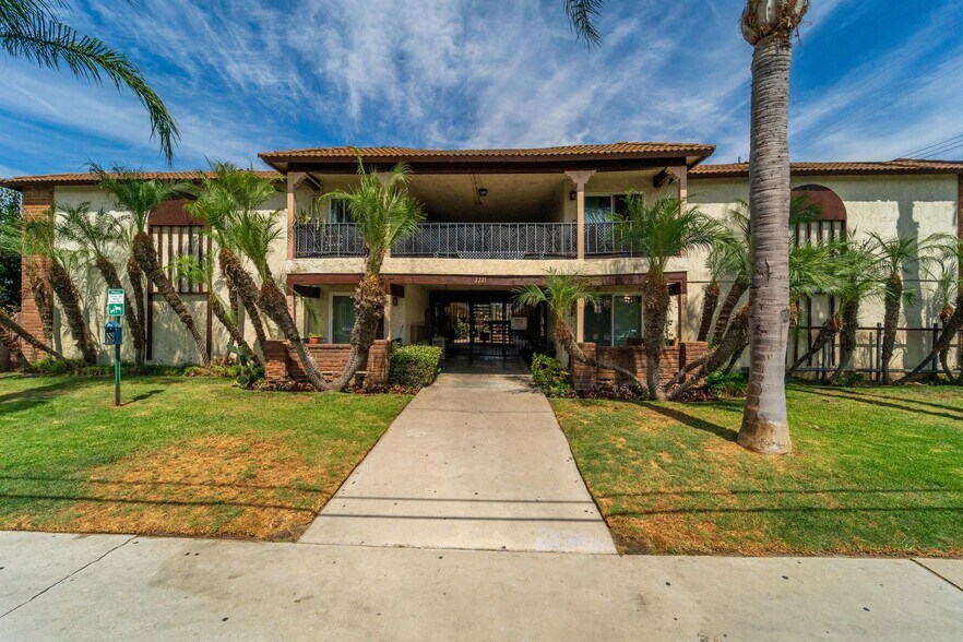 More Photos Of 2221 E Lenita Ln, Santa Ana Apartments For Sale