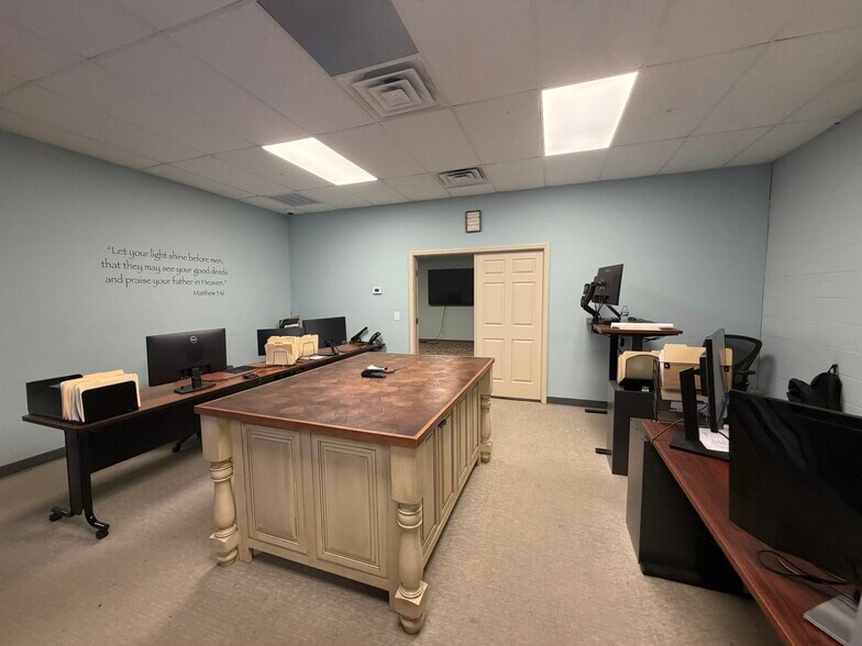 More Photos Of 1110 Appleton Dr, Nashville Light Distribution For Lease