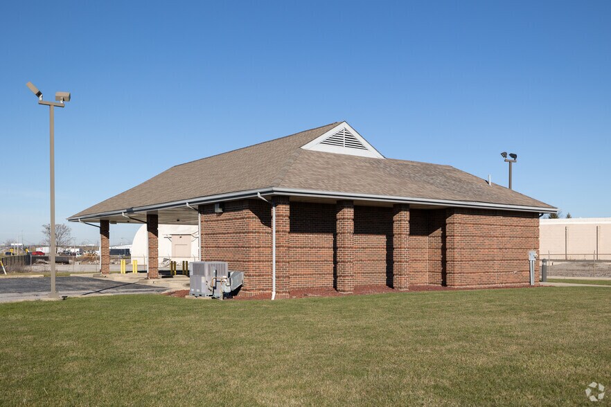 More Photos Of 1700 Western Ave, Findlay General Retail For Sale