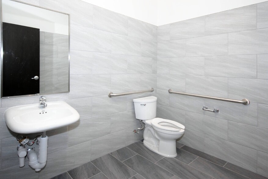 More Photos Of 4245 Marsh Ridge Rd, Carrollton Loft Creative Space For Sale