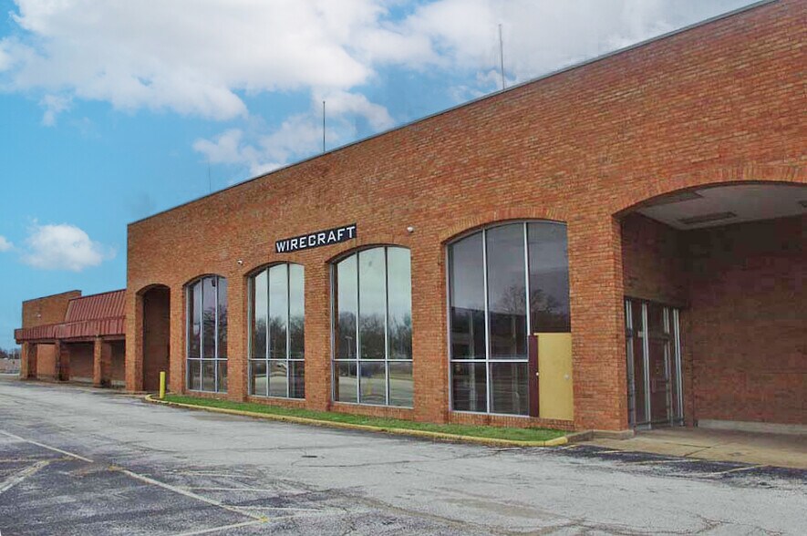 More Photos Of 10223 Lewis And Clark Blvd, Saint Louis Warehouse For Lease