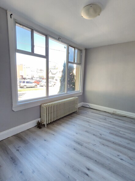 More Photos Of 170 Simcoe St S, Oshawa Apartments For Sale