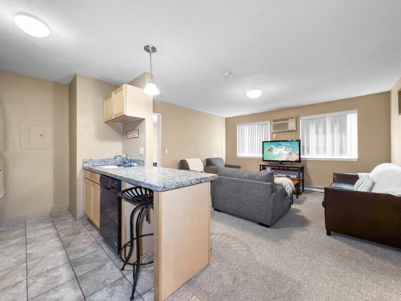 More Photos Of 2030 S Dmacc Blvd, Ankeny Apartments For Sale