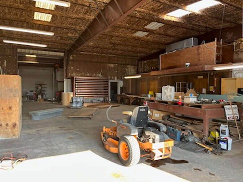 More Photos Of 1205 E Coke Rd, Winnsboro Manufacturing For Sale