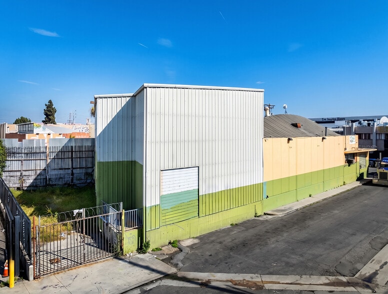 More Photos Of 1000 Lawrence St, Los Angeles Warehouse For Sale