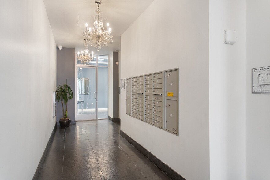 More Photos Of 214 Santa Monica Blvd, Santa Monica Apartments For Lease