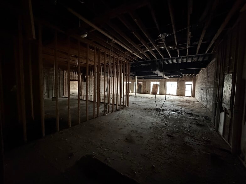 More Photos Of 529-535 E 5th Ave, Gary Restaurant For Lease