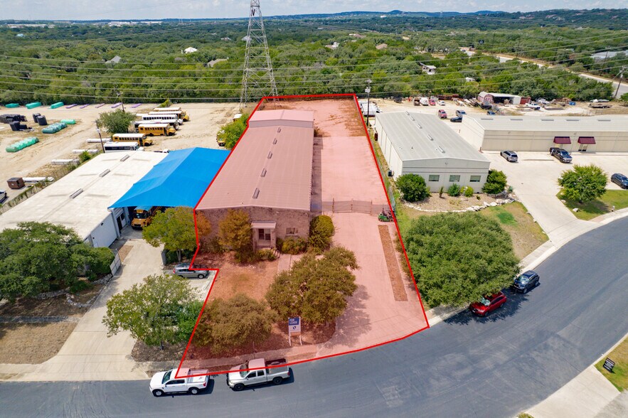 More Photos Of 13403 Western Oak Dr, Helotes Warehouse For Lease