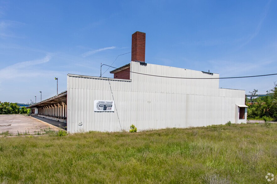 More Photos Of 70 Graham St, McKees Rocks Truck Terminal For Sale