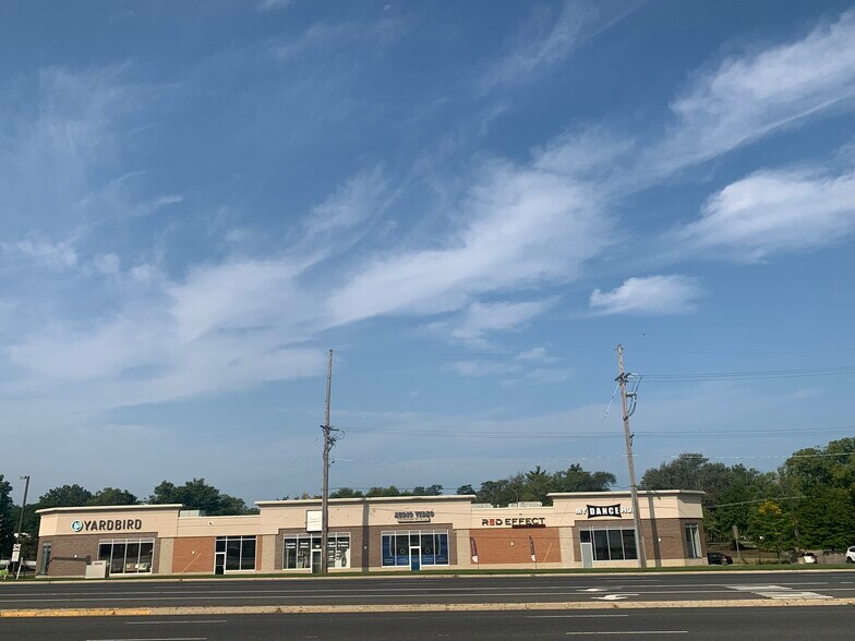 Primary Photo Of 1S550 Route 83, Oakbrook Terrace Storefront Retail Office For Lease