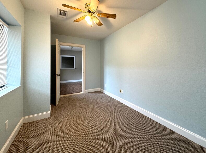 More Photos Of 144 Commerce Pky, Cornelia Flex For Sale