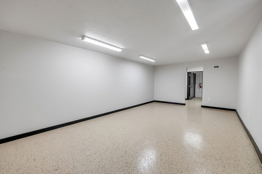 More Photos Of 208 Magnolia St, New Smyrna Beach Auto Repair For Sale