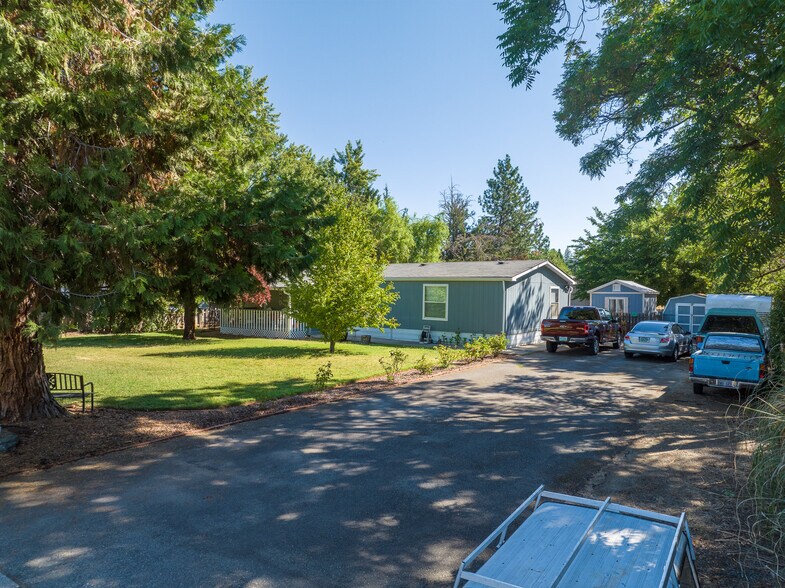 More Photos Of 387 Tavis Dr, Merlin Manufactured Housing Mobile Home Park For Sale