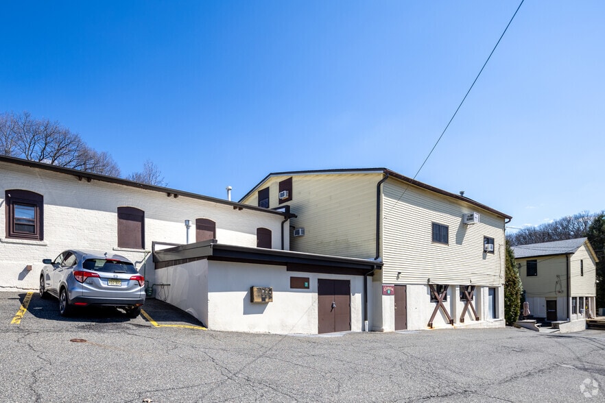 More Photos Of 1 Hollywood Ave, Ho-Ho-Kus Warehouse For Lease