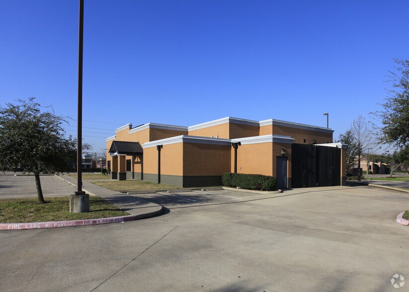 Primary Photo Of 5603 Highway 6, Missouri City Freestanding For Lease