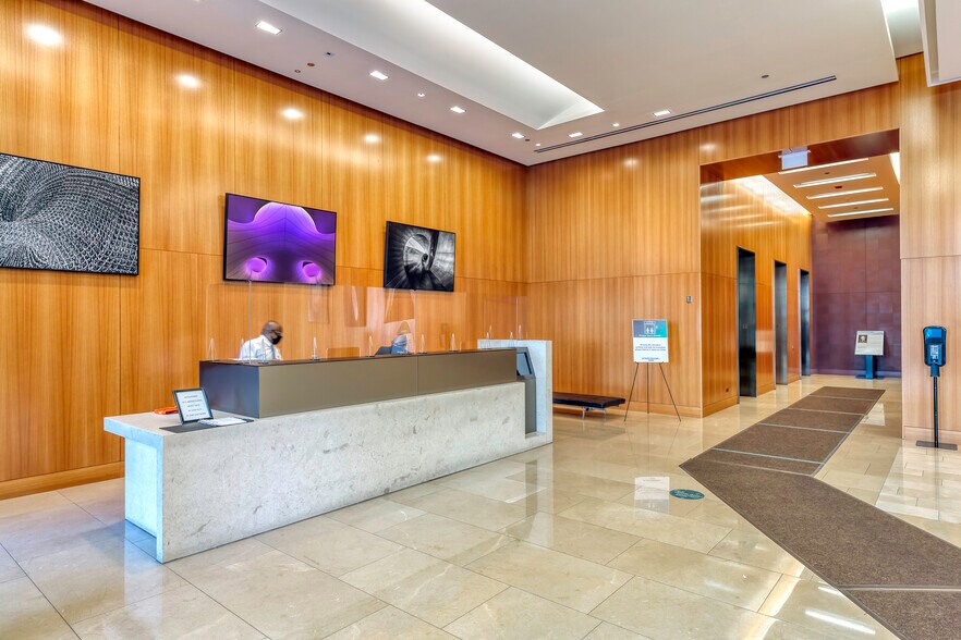 More Photos Of 737 N Michigan Ave, Chicago Office For Lease