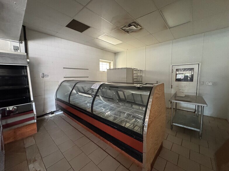 More Photos Of 174 Hamilton Rd, London Freestanding For Lease