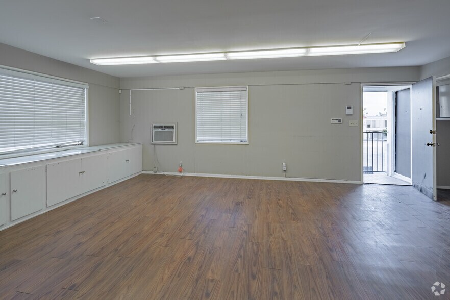 More Photos Of 923 S Prairie Ave, Inglewood Warehouse For Lease