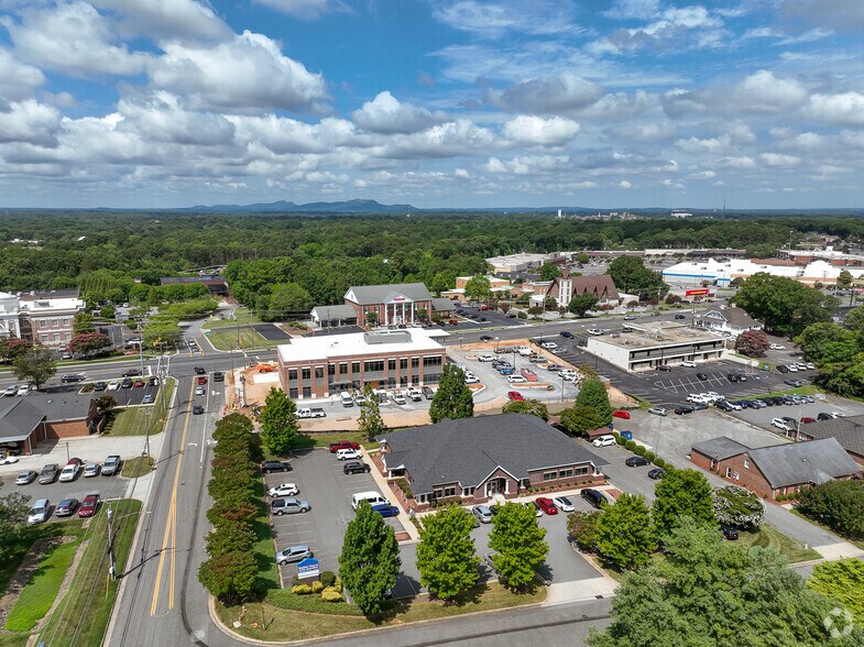 More Photos Of 250 S New Hope Rd, Gastonia Office For Lease