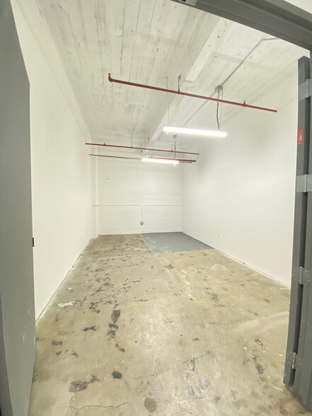 More Photos Of 901 E 31st St, Los Angeles Manufacturing For Lease