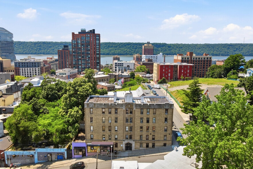 Primary Photo Of 2 Overlook Ter, Yonkers Apartments For Sale