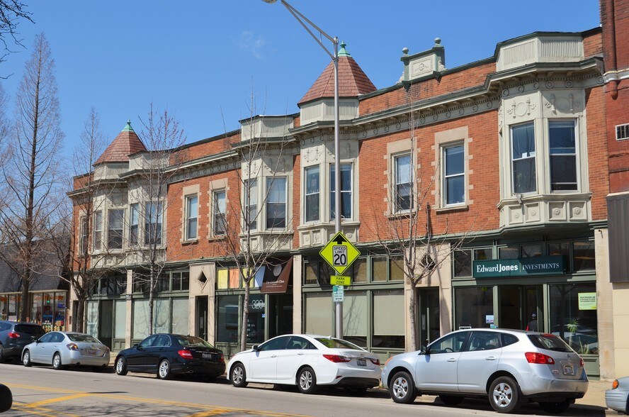 More Photos Of 320 Lake St, Oak Park Office For Lease