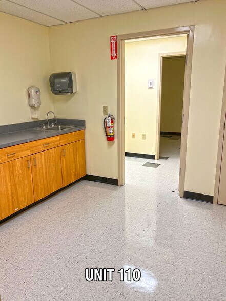 More Photos Of 3430 Newburg Rd, Louisville Medical For Lease