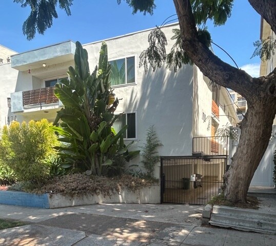 More Photos Of 1424 Greenfield Ave, Los Angeles Apartments For Sale