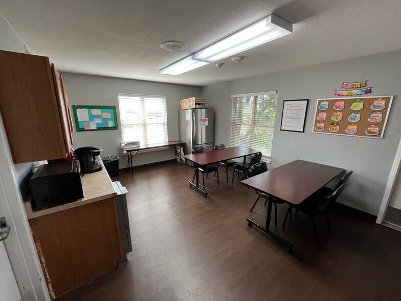 More Photos Of 2400 NW 24th St, Fort Worth Office For Sale