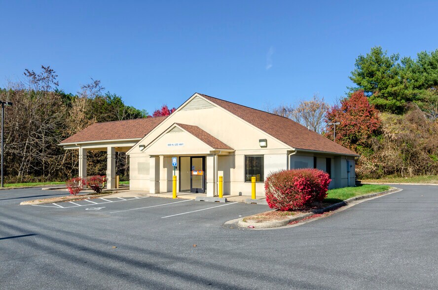 More Photos Of 869 N Lee Hwy, Lexington Bank For Sale