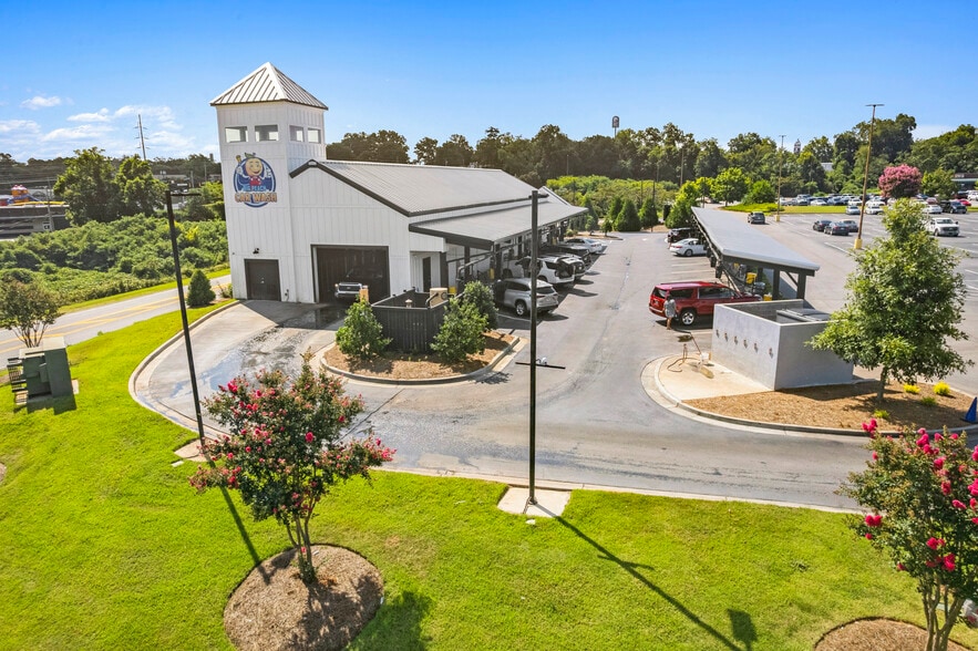 Primary Photo Of 126 N Lee St, Forsyth Carwash For Sale