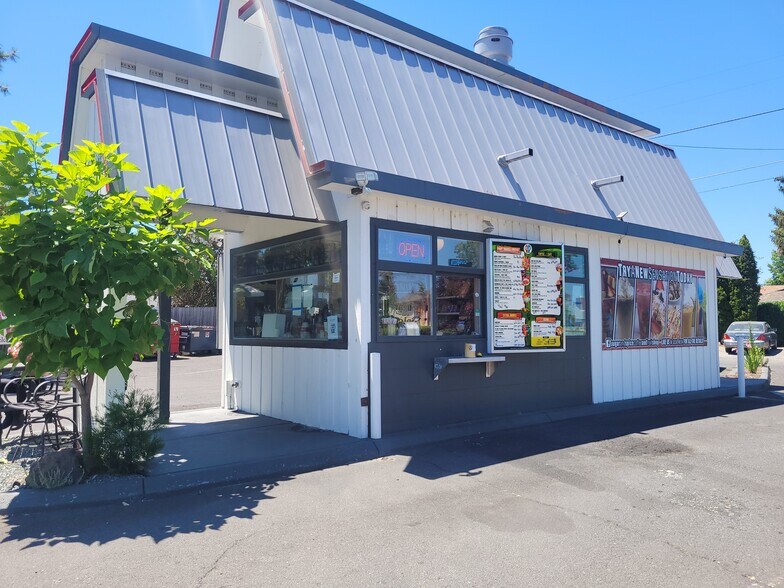 More Photos Of 1605 W Main St, Medford Fast Food For Sale
