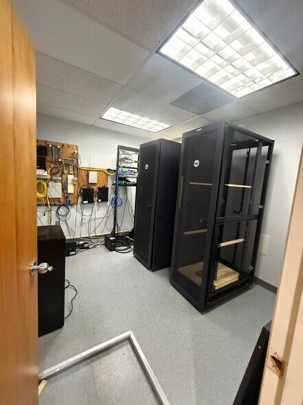 More Photos Of 14 NW Wellham Ave, Glen Burnie Office For Lease