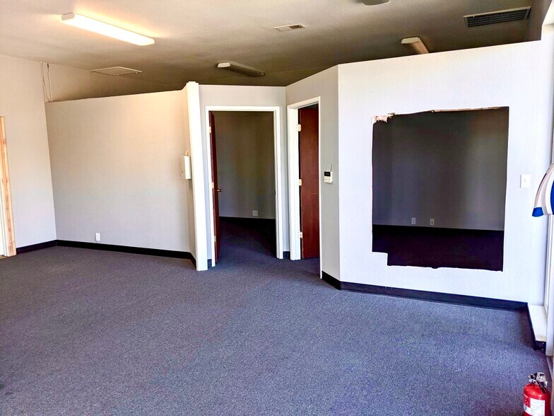 More Photos Of 3095 US-101, Gearhart Office For Lease