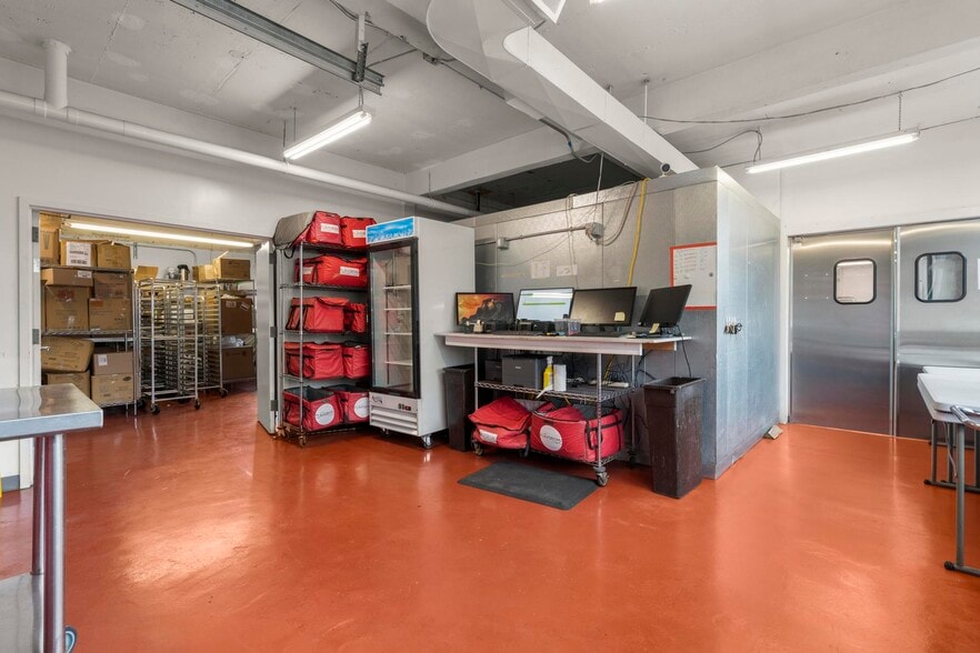 More Photos Of 207 Greenwich Ave, Stamford Showroom For Sale