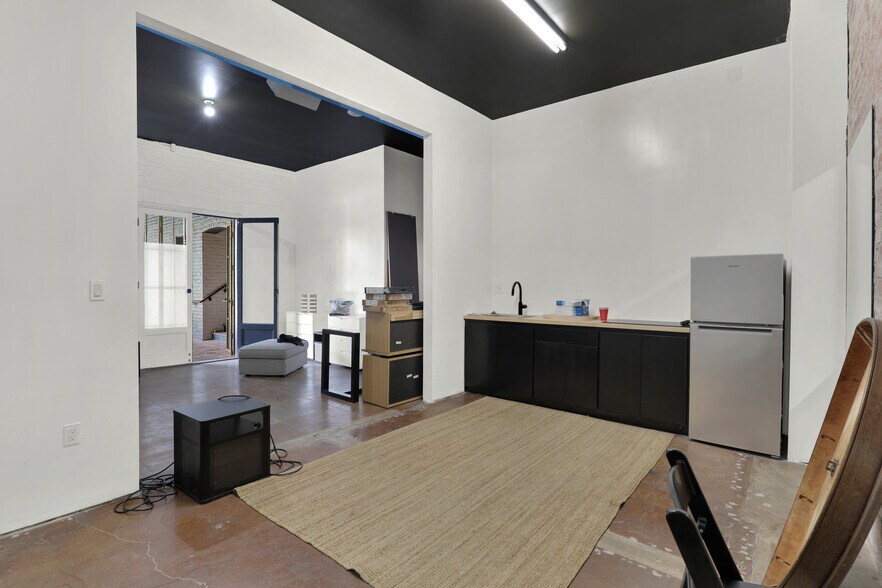 More Photos Of 435 S Boyle Ave, Los Angeles Office Residential For Sale
