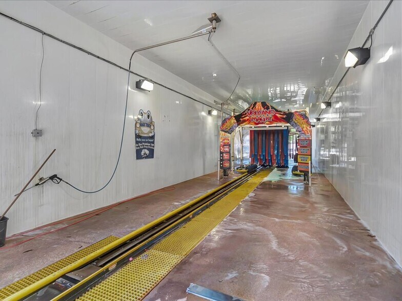 More Photos Of 611 Tenaha St, Center Carwash For Sale