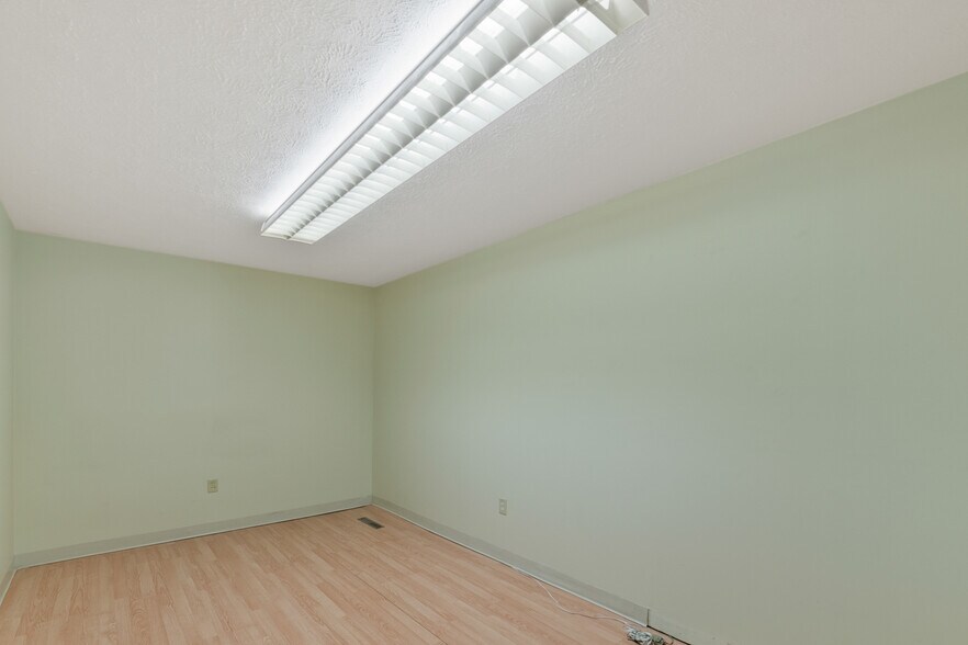More Photos Of 2319 Vinton St, Omaha Office Residential For Sale